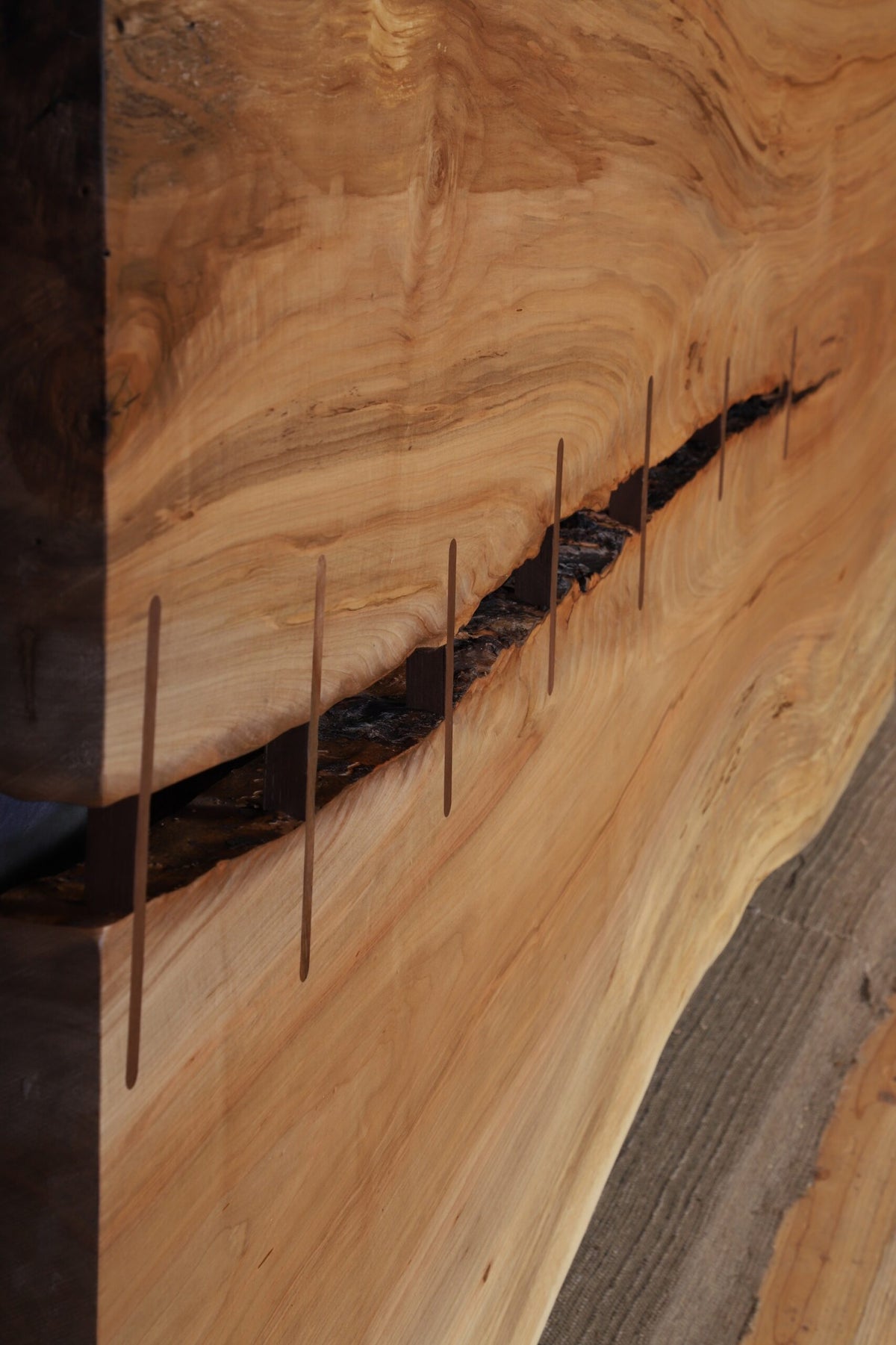 Amish Ash Epoxy 38" - 41" de ancho x 45" de largo x 2 ¾" de espesor Losa Live Edge