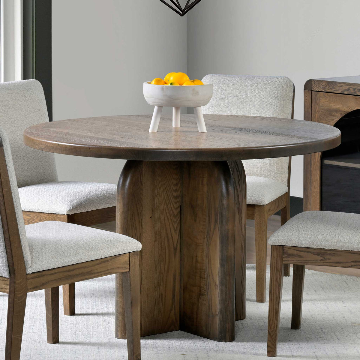 Amish Hillsborough Single Pedestal Round Solid Top Table