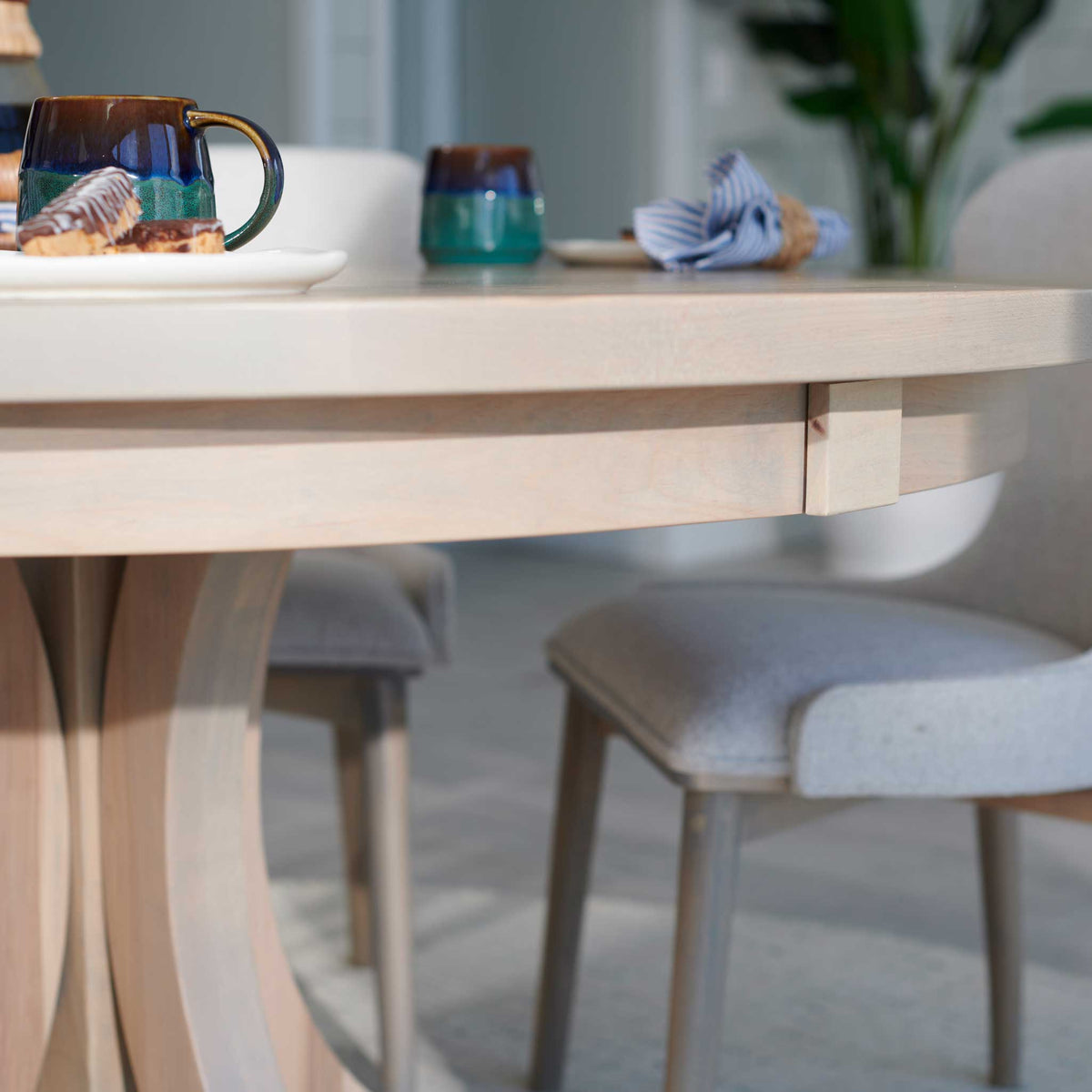 Amish Tavistock Solid Round Rustic Barnwood Top Table