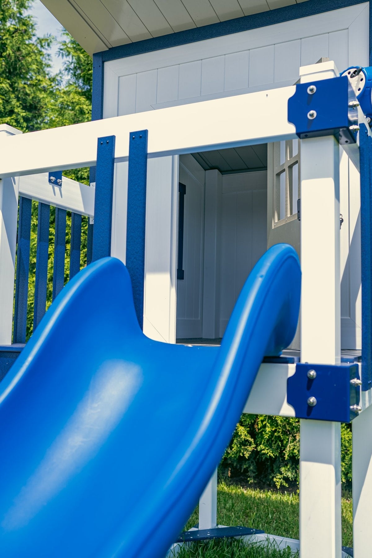 Rainier Vinyl Playset & Swing Set Kit – real-world photo (configuration and colors may differ from the layouts offered)
