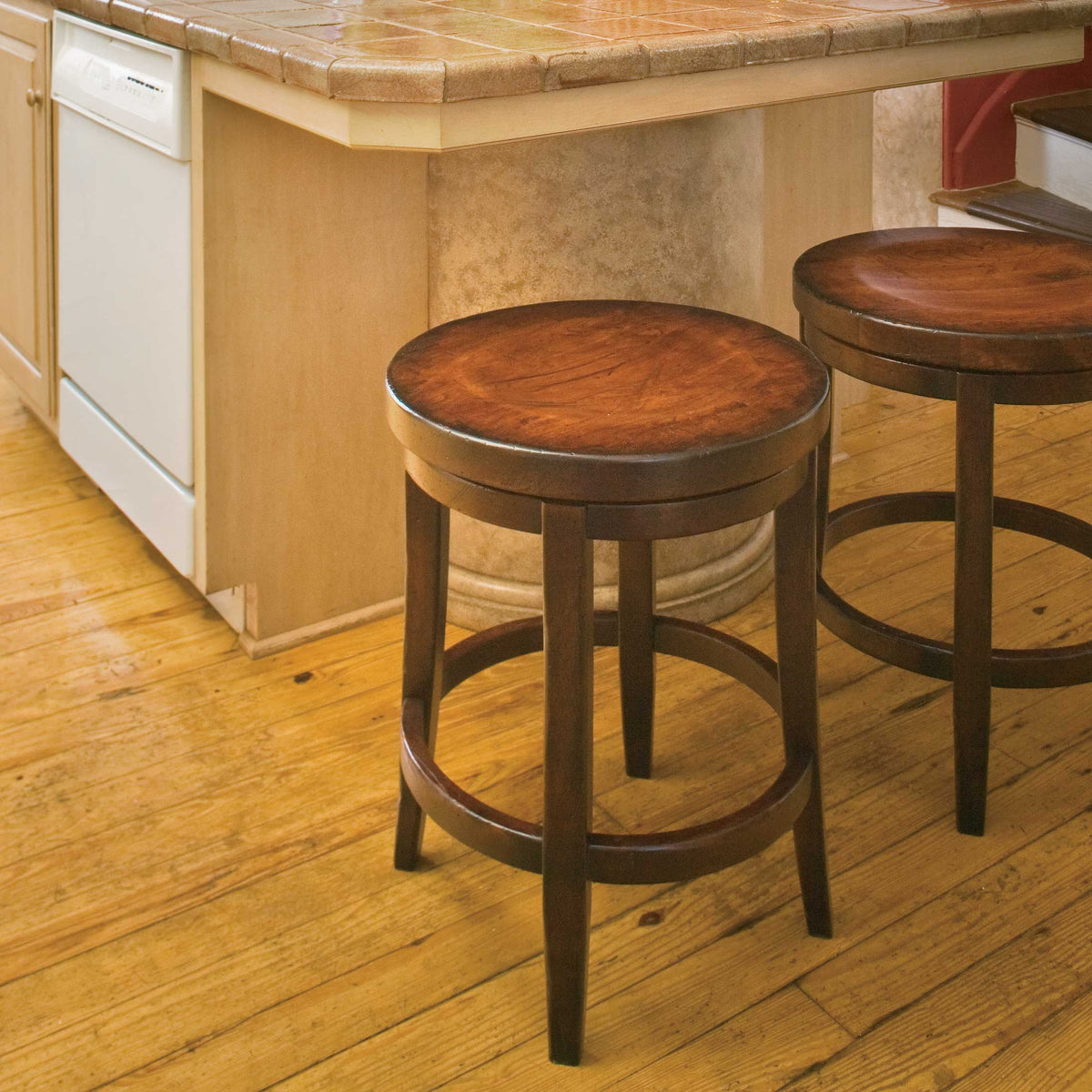 Amish Milano Round Swivel Bar Stool