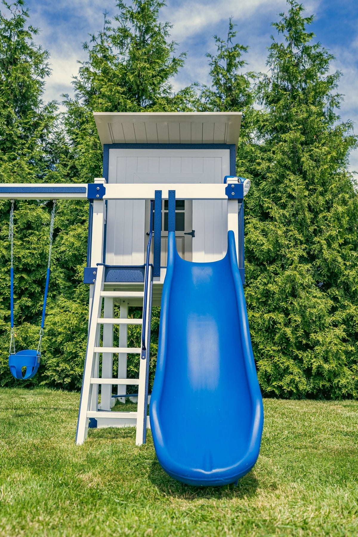 Rainier Vinyl Playset & Swing Set Kit – real-world photo (configuration and colors may differ from the layouts offered)